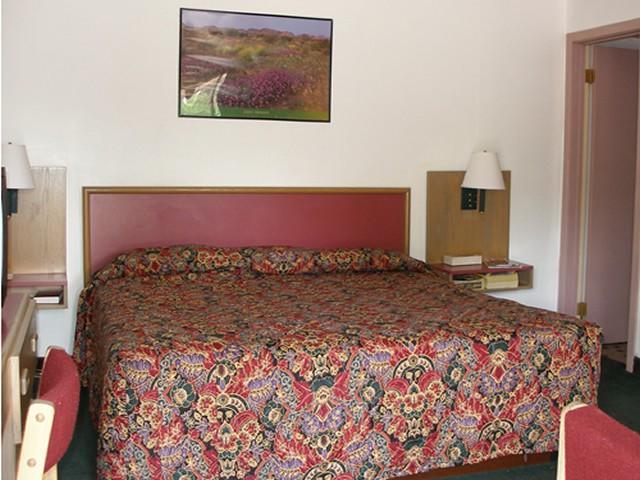 Knights Inn Center Valley Pokoj fotografie